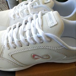 Size (4) Fearless NFINITY Cheer (L)"8 1/2 x (W)3" 1/2×(heel) 2"1/2